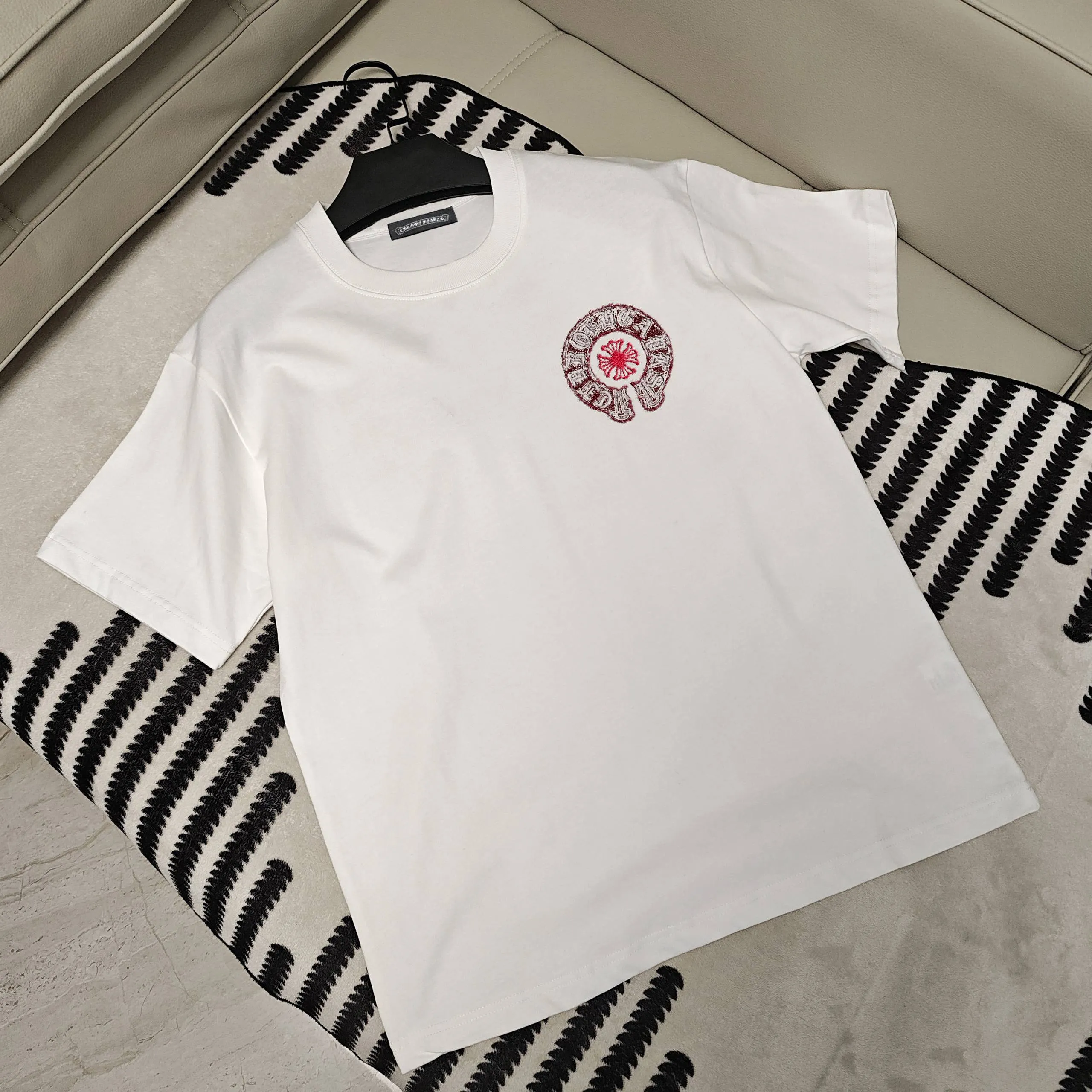 🅿️190 Croxin 2025 autumn and winter new style 250g round neck short-sleeved tee. Really great. Unisex loose version. Size S M L XL XXL five sizes black white red